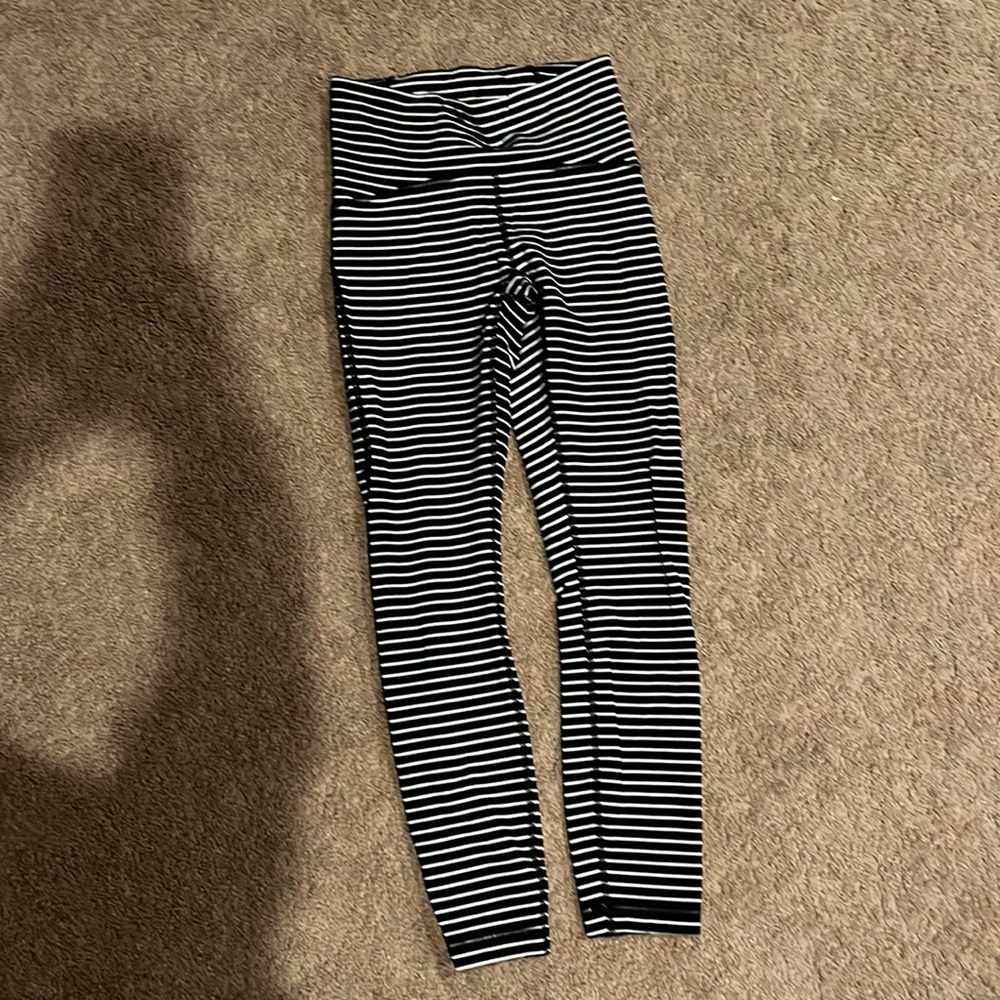 Black and white lulu leggings